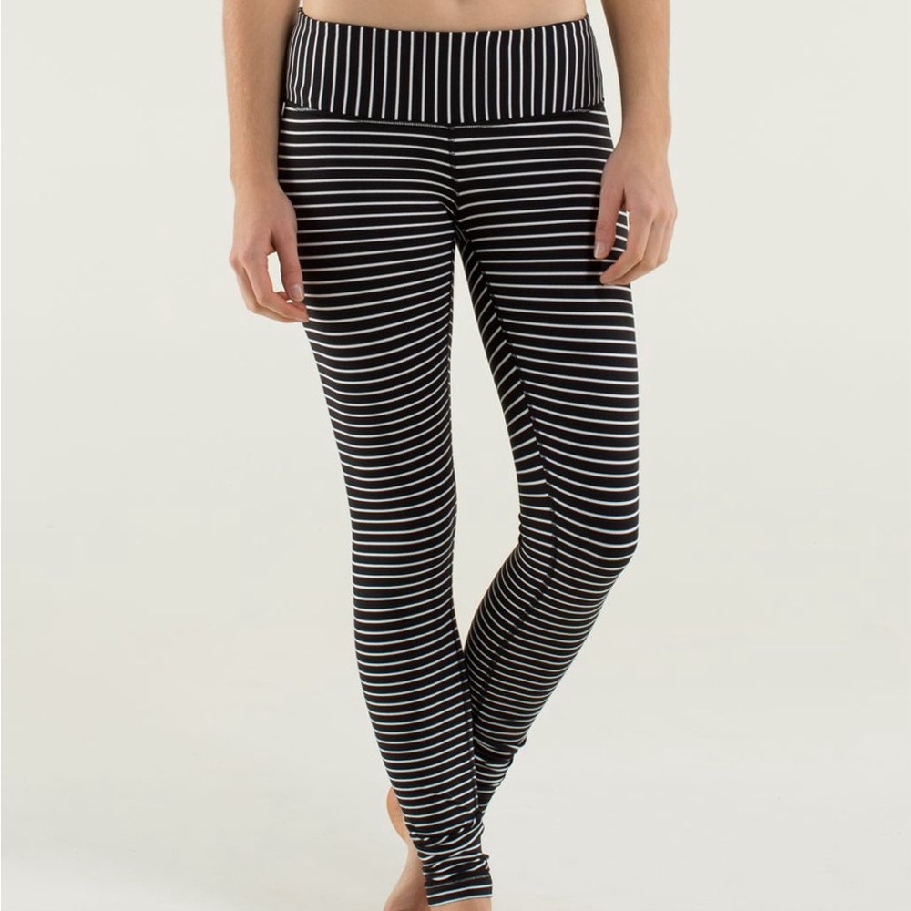 💕 LULULEMON wunder under pant size 8 parallel stripe, black with white stripes